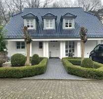 Haus zum Mieten in Rheda-Wiedenbrück 2.500,00 € 225 m²