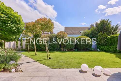 Foto - Haus zum Kaufen in Limburgerhof 1.100.000,00 € 250 m²