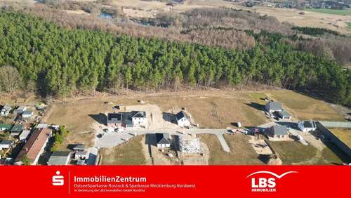 Foto - Grundstück zu verkaufen in Schwaan 215.160,00 € 1304 m²