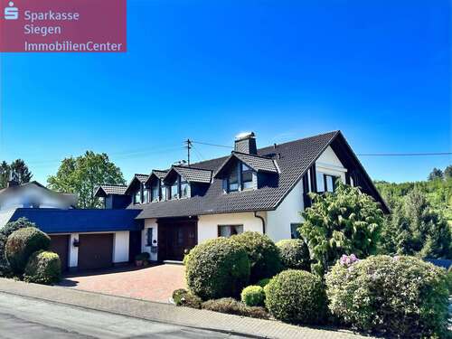 Foto - Haus zum Kaufen in Hilchenbach 559.000,00 € 350 m²