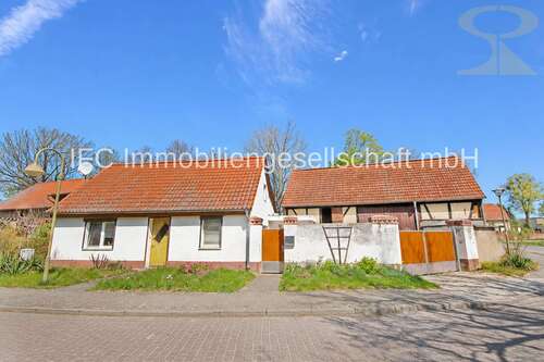 Foto - Haus zum Kaufen in Zerbst (Anhalt) 49.000,00 € 111 m²