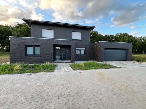 Foto - Haus zum Mieten in Friesoythe 1.350,00 € 160 m²