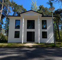 Haus zum Kaufen in Brandenburg - Blankenfelde-Mahlow 990.000,00 € 198 m²