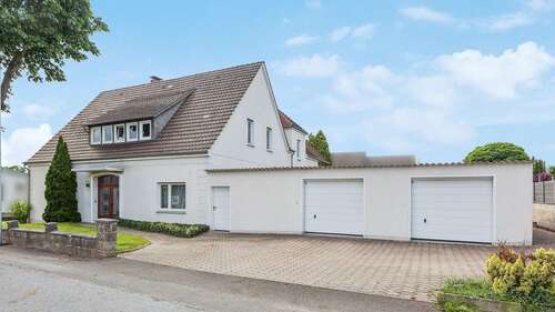 Foto - Haus zum Kaufen in Bünde 398.000,00 € 295 m²
