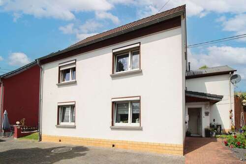 Foto - Haus zum Kaufen in Neustadt (Wied) 155.000,00 € 128.23 m²
