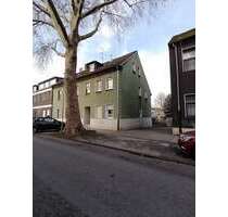 Haus zum Kaufen in Essen 330.000,00 € 269.5 m²