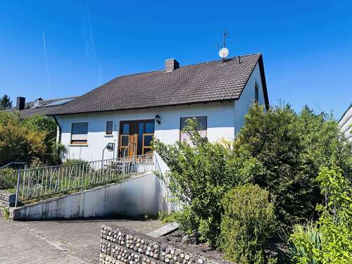 Foto - Haus zum Kaufen in Steinwenden 215.000,00 € 143.73 m²