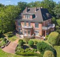 Haus zum Kaufen in Hamburg Poppenbüttel 3.200.000,00 € 490 m² - Hamburg / Poppenbüttel