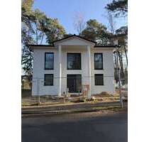 Haus zum Kaufen in Brandenburg - Blankenfelde-Mahlow 990.000,00 € 198 m²