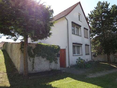 Foto - Haus zum Kaufen in Aschersleben 43.000,00 € 80 m²
