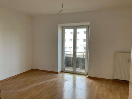 Foto - Wohnung zum Mieten in Traunreut 686,60 € 68.66 m²