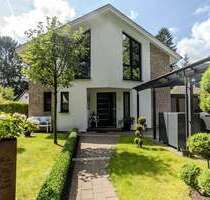 Haus zum Kaufen in Hamburg-Poppenbüttel 1.495.000,00 € 194 m²