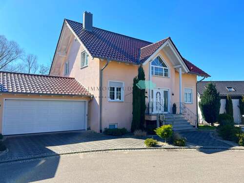 Foto - Haus zum Kaufen in Neuenstadt am Kocher 798.000,00 € 215 m²