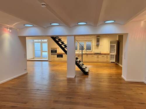 Foto - Haus zum Kaufen in Düsseldorf 1.150.000,00 € 386 m²