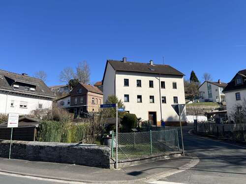 Foto - Haus zum Kaufen in Weilburg - Ahausen 185.000,00 € 184 m²