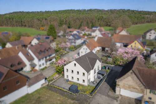 Foto - Haus zum Kaufen in Uttenreuth 599.000,00 € 122 m²