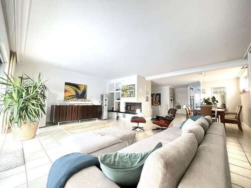 Foto - Haus zum Kaufen in Neu-Isenburg 1.680.000,00 € 435.53 m²