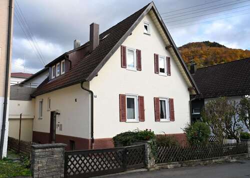Foto - Haus zum Kaufen in Bad Urach 375.000,00 € 143 m²