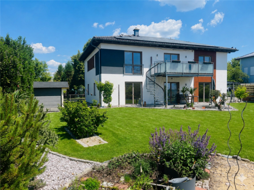 Foto - Haus zum Kaufen in Osterhofen , Niederbayern 859.000,00 € 265 m²