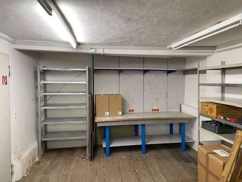 Foto - Halle in Owen 210,00 € 32 m² - 210,00 EUR Kaltmiete, ca.  32,00 m²