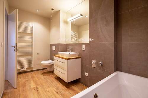 Foto - Wohnung zum Mieten in Zwickau 980,00 € 140 m²