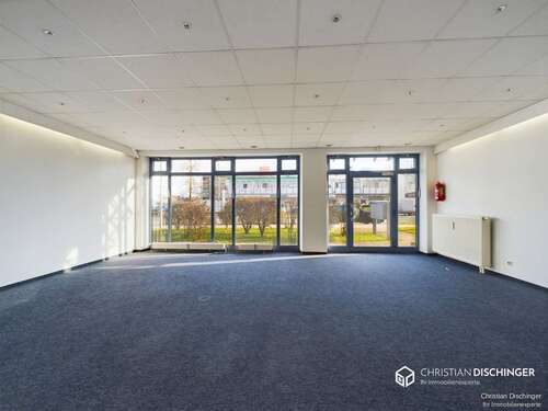 Foto - Einzelhandel in Neutraubling 1.120,00 € 62 m²