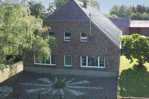 Foto - Haus zum Kaufen in Bedburg-Hau 1.390.000,00 € 160 m²