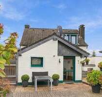 Haus zum Kaufen in Krefeld 598.000,00 € 196.14 m²