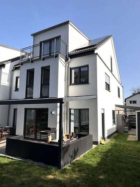 Foto - Haus zum Kaufen in Heusenstamm 985.000,00 € 230 m²