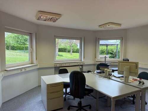 Foto - Büro in Roes 300,00 € 45 m² - 300,00 EUR Kaltmiete, ca.  45,00 m²