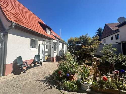 Foto - Haus zum Kaufen in Leuna 129.000,00 € 130 m²