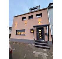 Haus zum Kaufen in Duisburg 429.000,00 € 146.89 m²