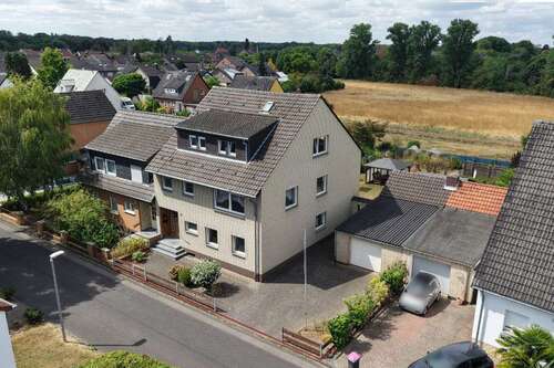 Foto - Haus zum Kaufen in Dormagen 520.000,00 € 221.79 m²