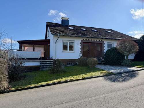 Foto - Haus zum Kaufen in Knüllwald Remsfeld 265.000,00 € 230 m²