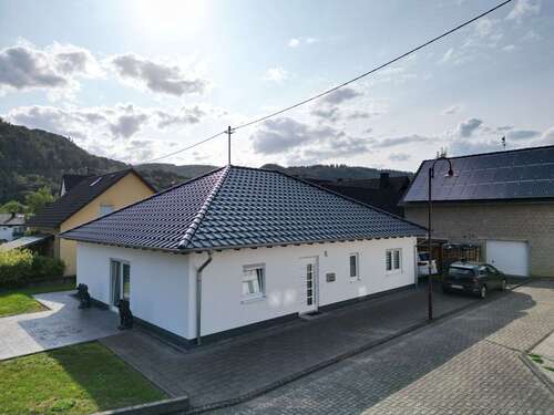 Foto - Haus zum Kaufen in Niederbreitbach 320.000,00 € 106.84 m²