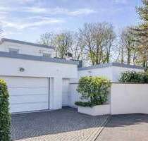 Haus zum Kaufen in Erkrath 1.090.000,00 € 323.3 m²