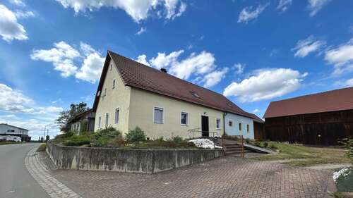 Foto - Haus zum Kaufen in Bodenwöhr 348.000,00 € 136.11 m²