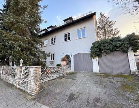 Foto - Haus zum Kaufen in München 2.465.000,00 € 322 m²