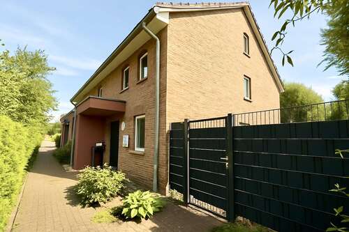 Foto - Haus zum Kaufen in Norderstedt 1.649.700,00 € 330 m²
