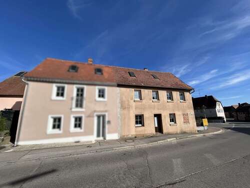 Foto - Haus zum Kaufen in Leutershausen 84.000,00 € 100 m²