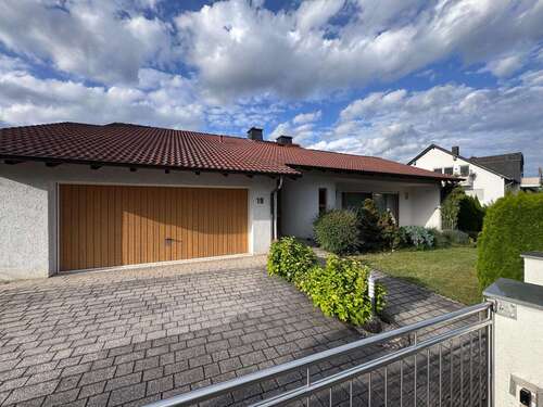 Foto - Haus zum Kaufen in Usingen 650.000,00 € 200 m²