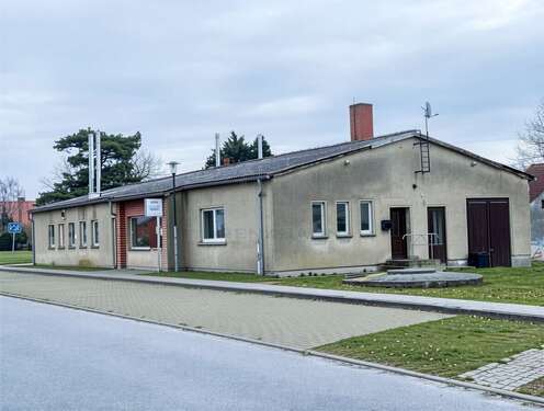 Foto - Haus zum Kaufen in Saal 98.000,00 € 311 m²