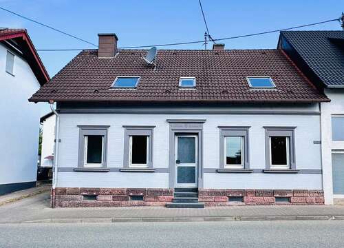 Foto - Haus zum Kaufen in Hütschenhausen 275.000,00 € 138.15 m²