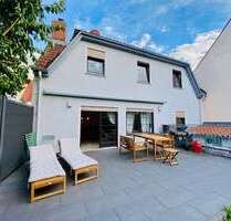 Haus zum Mieten in Bad Homburg 2.350,00 € 166 m²