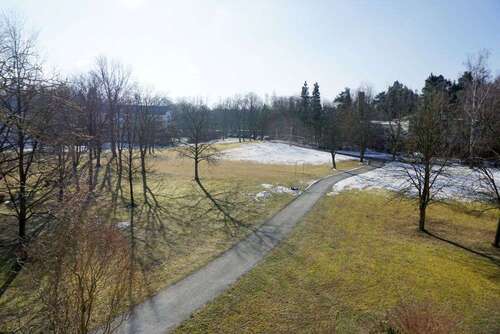 Foto - Wohnung zum Mieten in Plauen 239,15 € 47.83 m²