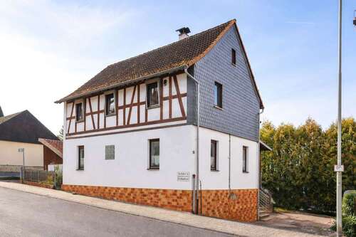 Foto - Haus zum Kaufen in Hirzenhain 242.000,00 € 160 m²
