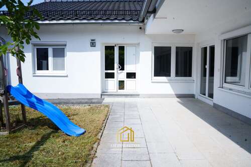 Foto - Haus zum Mieten in Reutlingen 2.400,00 € 246 m²
