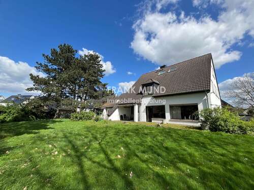 Foto - Haus zum Kaufen in Mönchengladbach-Wickrathberg 870.000,00 € 433 m²