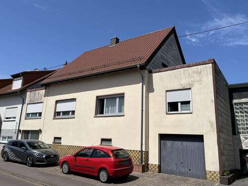 Foto - Haus zum Kaufen in Schwalbach 199.000,00 € 168 m²