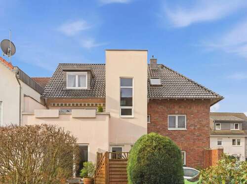 Foto - Haus zum Kaufen in Niederkassel Mondorf 897.000,00 € 243 m²